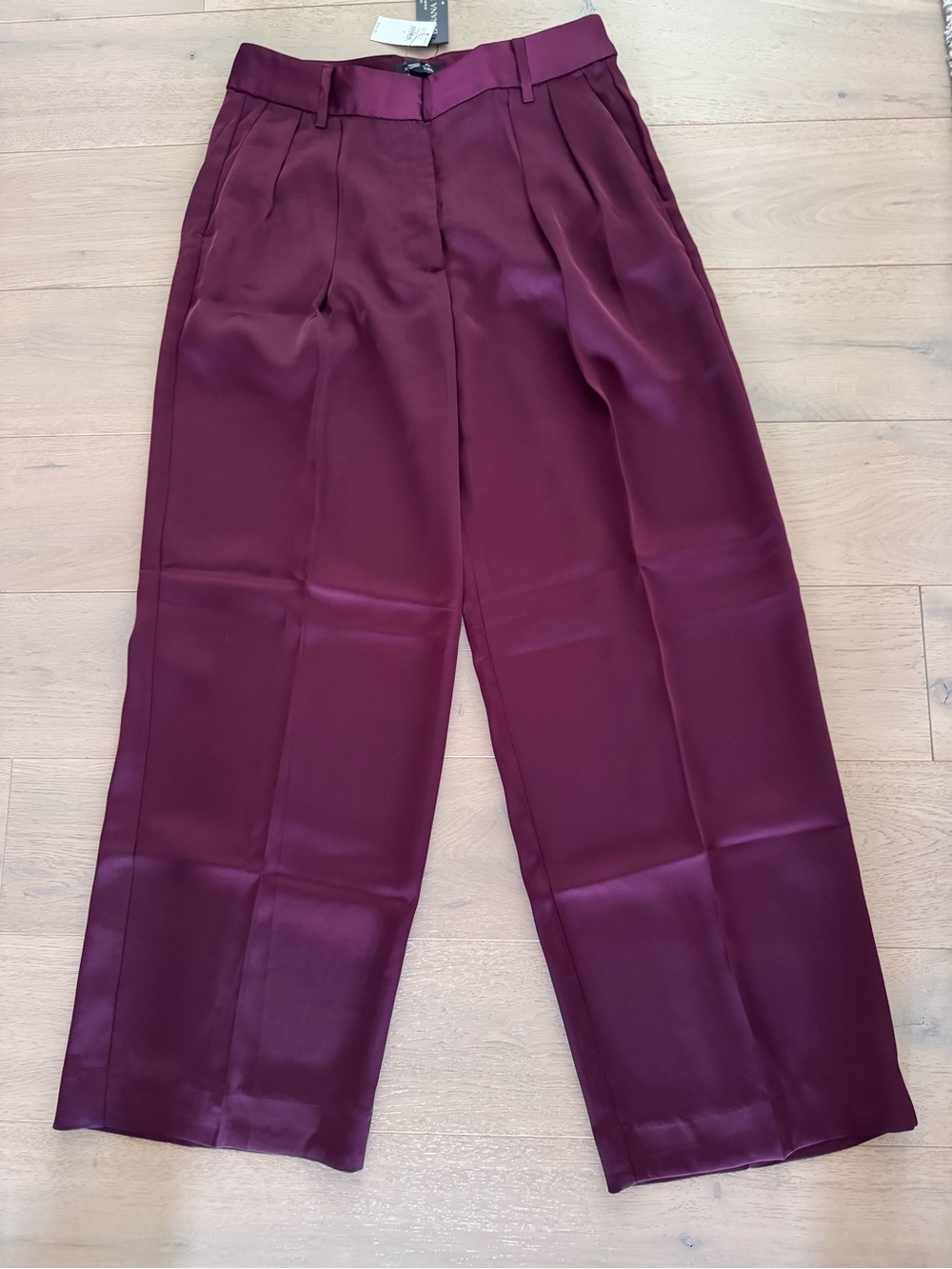 Banana Republic Pleated Wide-Leg Satin Pants – Burgundy – Size 4 – NWT